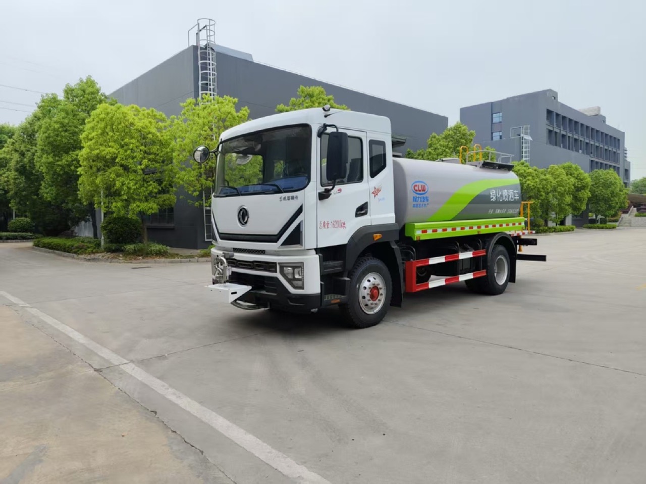 Dongfeng D9 12.3 m³ greening sprinkler truck
