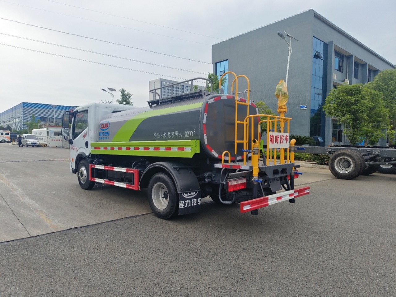 Dongfeng Duolika 5 m³ Water Sprinkler Truck