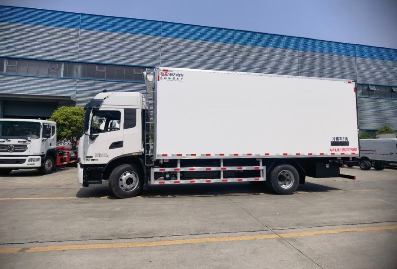 Dongfeng Tianjin 7.8 m Refrigerated Truck
