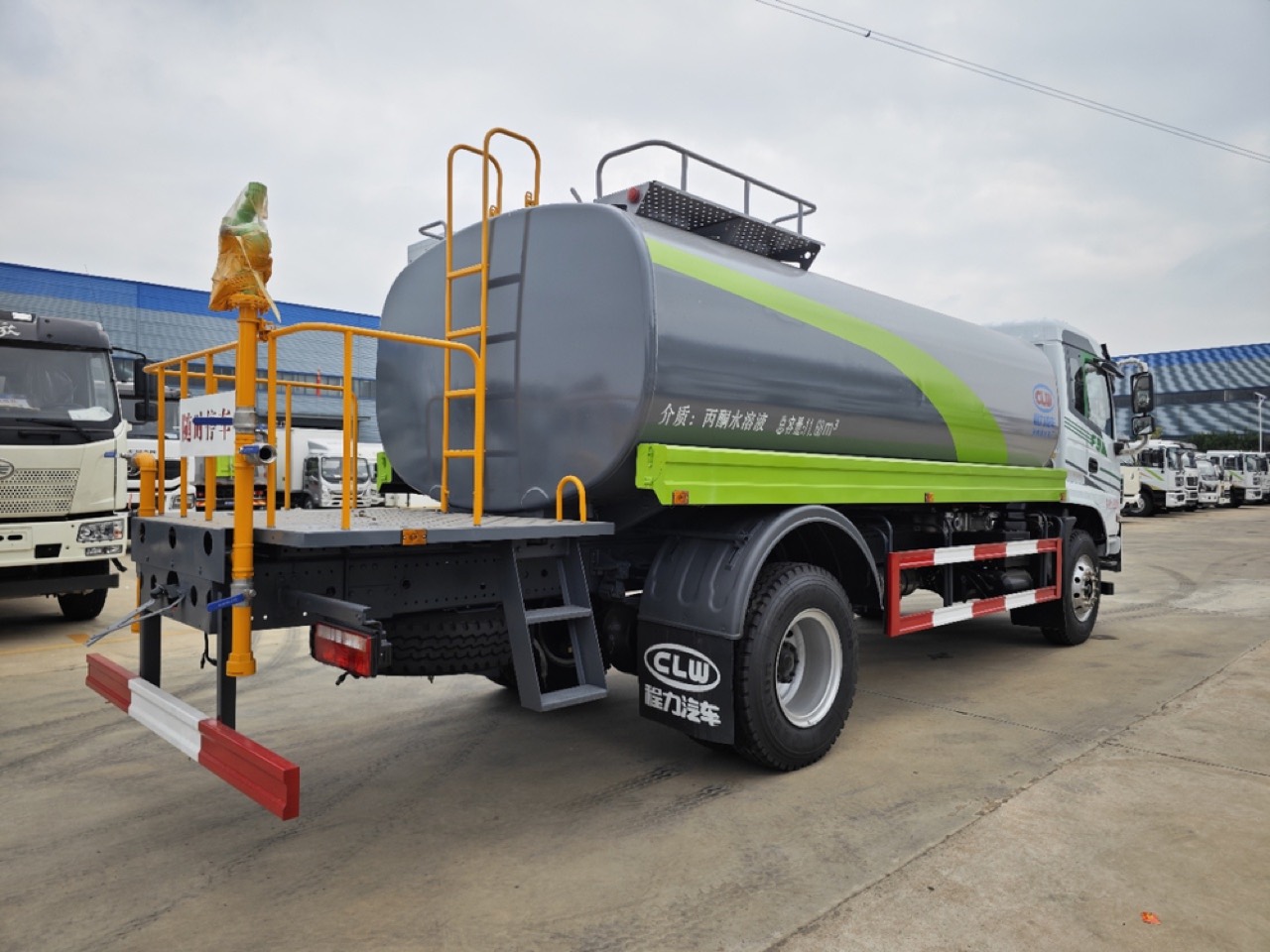 Dongfeng Forica F9 15 m³ sprinkler truck with optional mist cannon