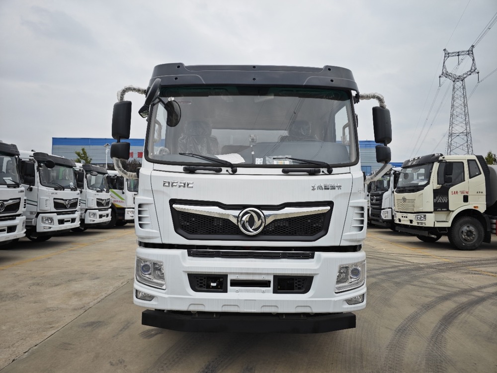 Dongfeng Forica F9 15 m³ Greening Sprinkler Truck (Optional Mist Cannon)