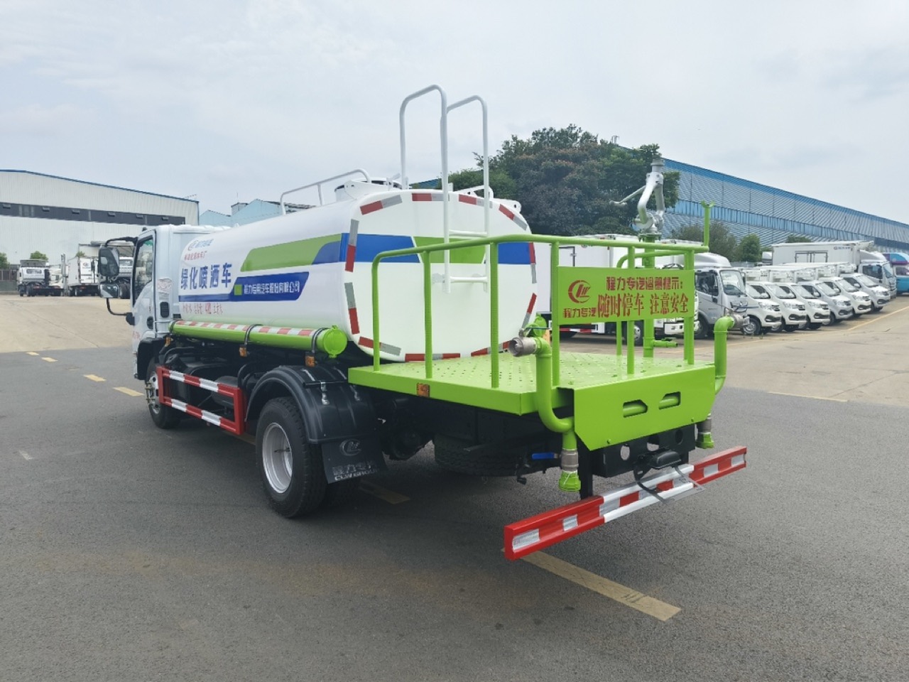Dongfeng V3 5 m³ Water Sprinkler Truck