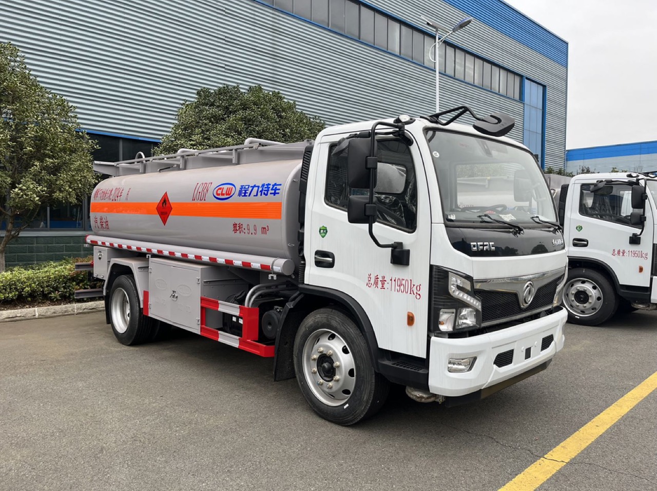 Dongfeng Forica CL5124GJY6BWG Fuel Tanker (Yunnei 170 hp)