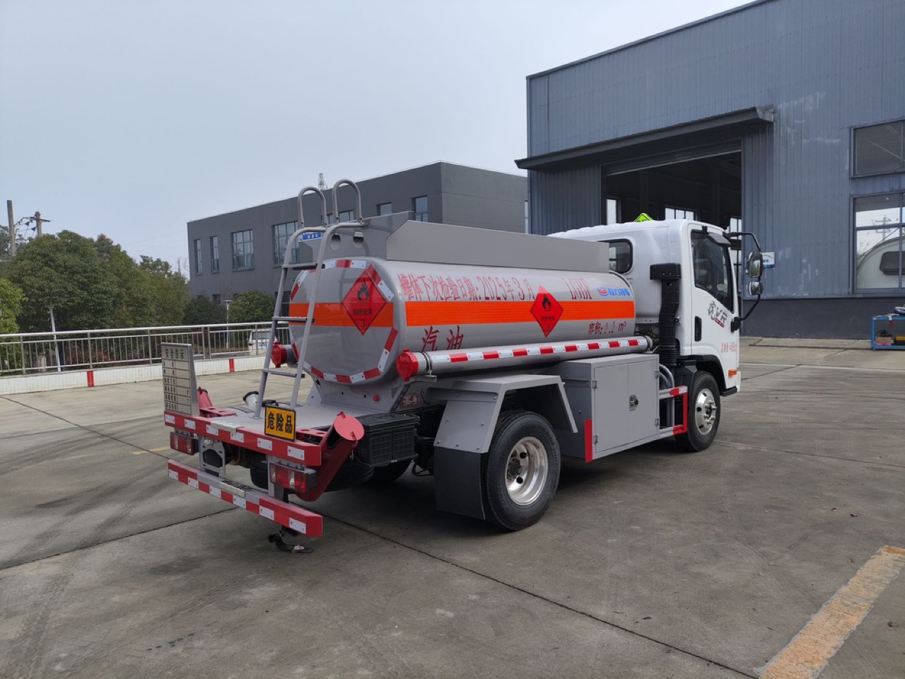 FAW Blue-Plate Refueling Truck