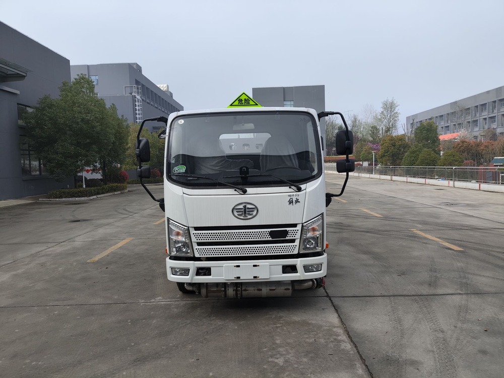 FAW Blue-Plate Refueling Truck